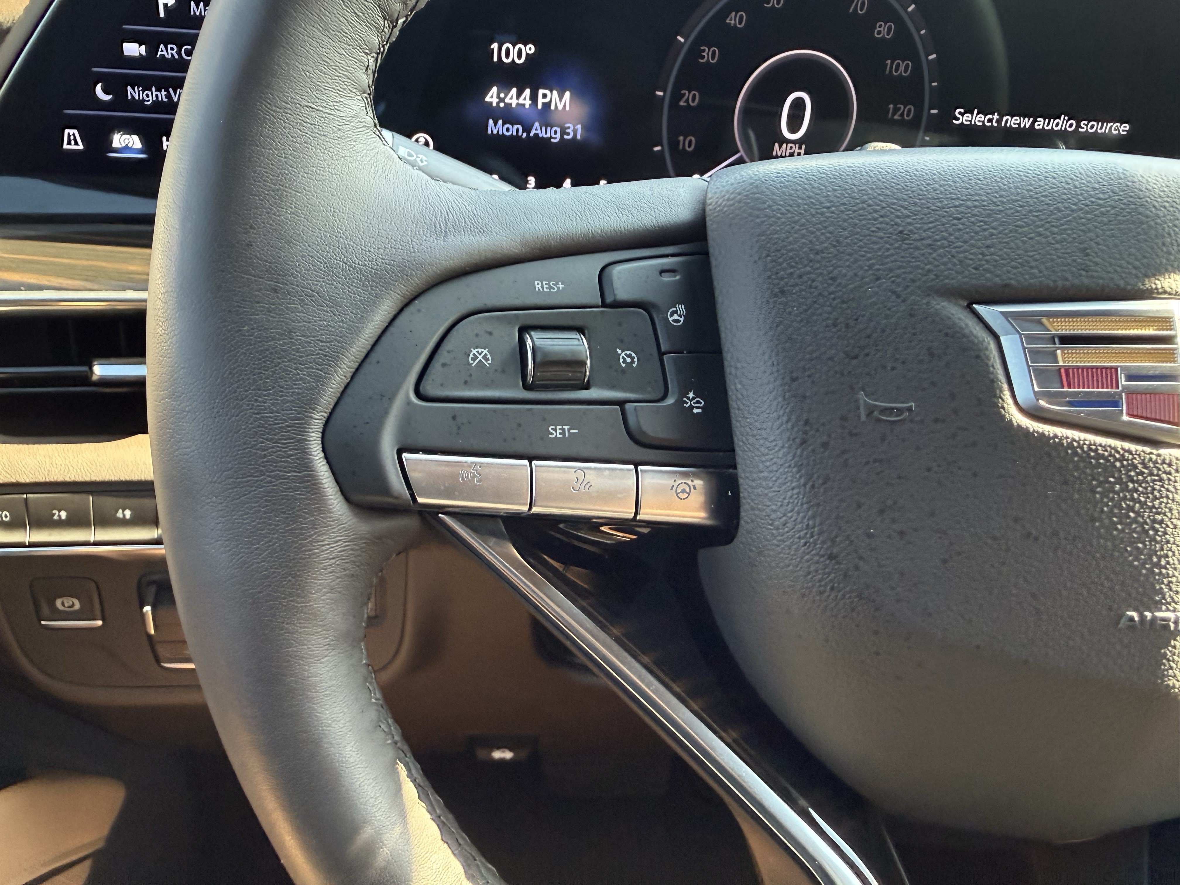 Used 2024 Cadillac Escalade Premium Luxury w/ Performance Package AWD/4WD image 17