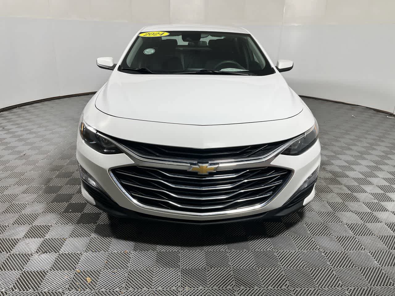 Used 2024 Chevrolet Malibu LT FWD image 3