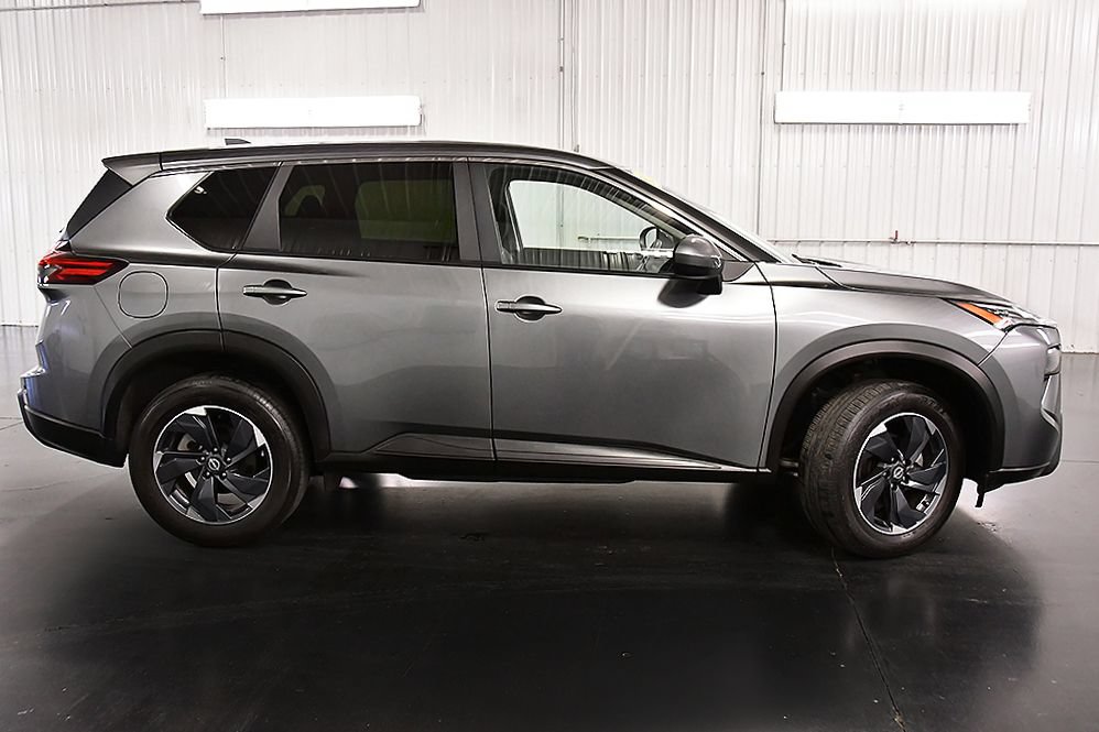 Used 2024 Nissan Rogue SV AWD/4WD image 8
