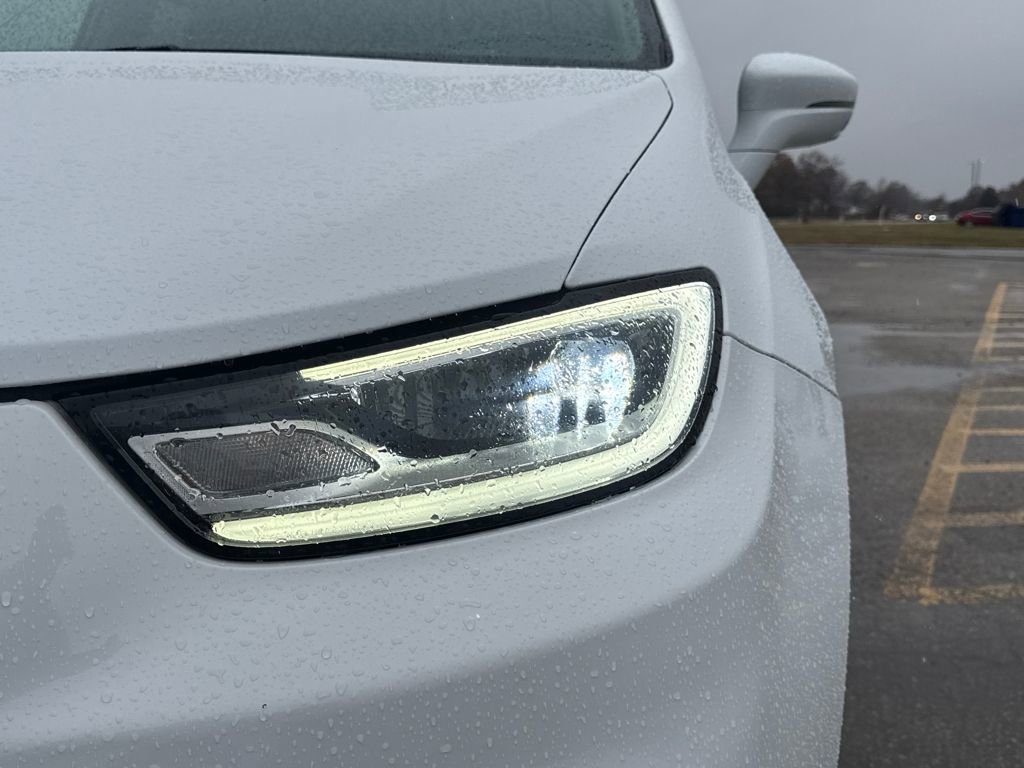 Used 2022 Chrysler Pacifica Touring-L image 9