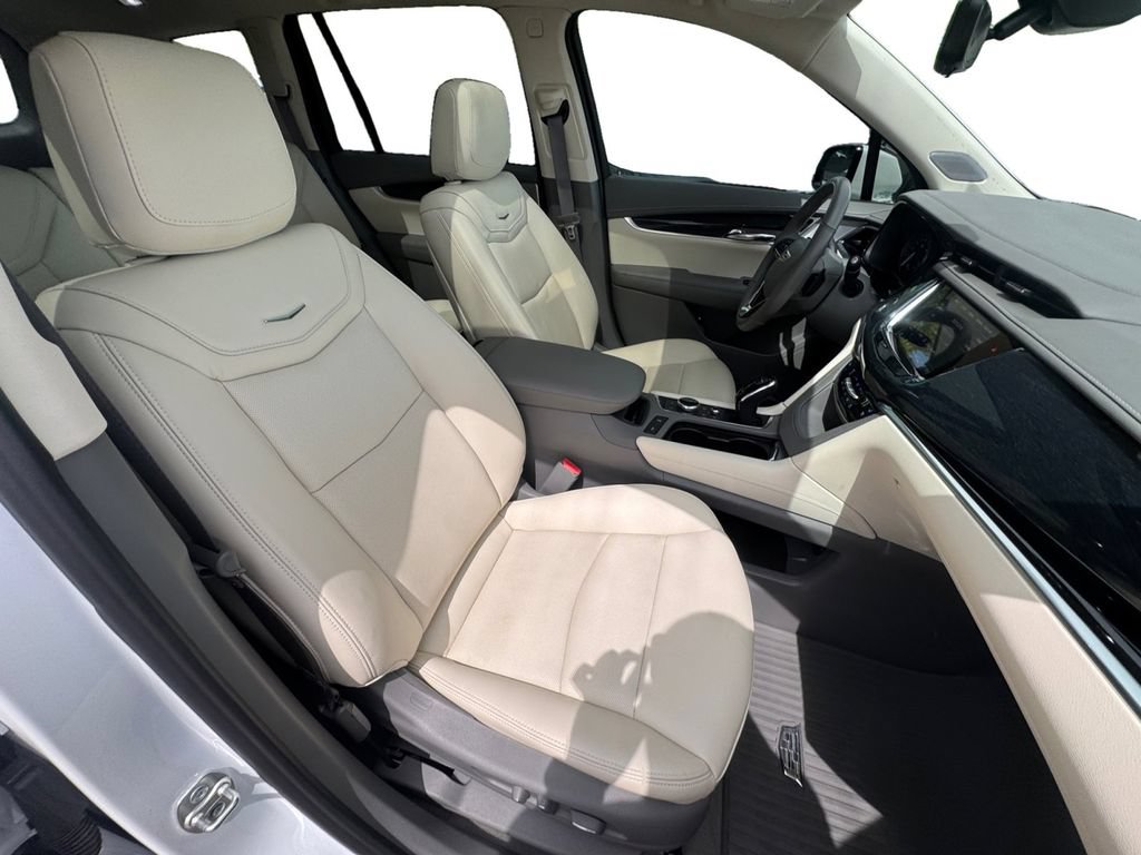 Used 2024 Cadillac XT6 Premium Luxury w/ Technology Package FWD image 16