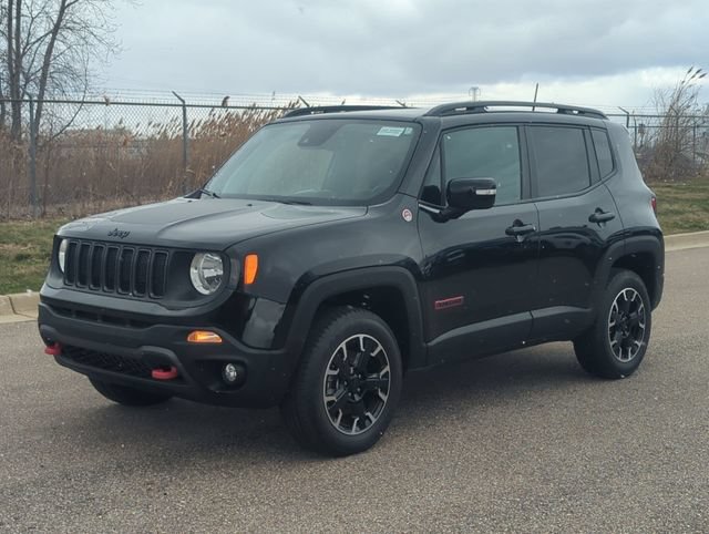 Used 2023 Jeep Renegade Trailhawk w/ Sun/Sound Group AWD/4WD image 7