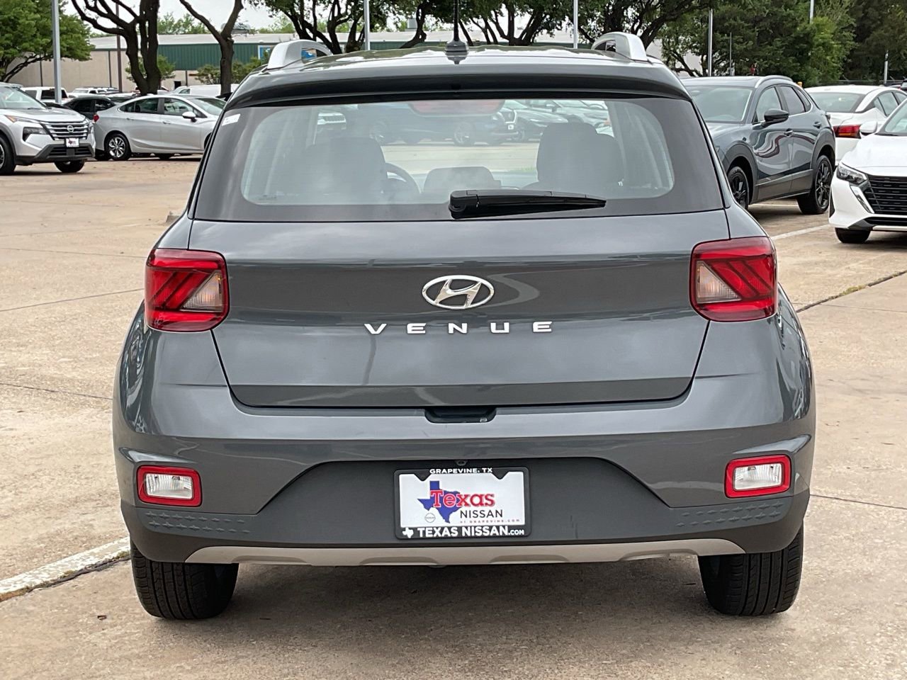 Used 2025 Hyundai Venue SEL image 6