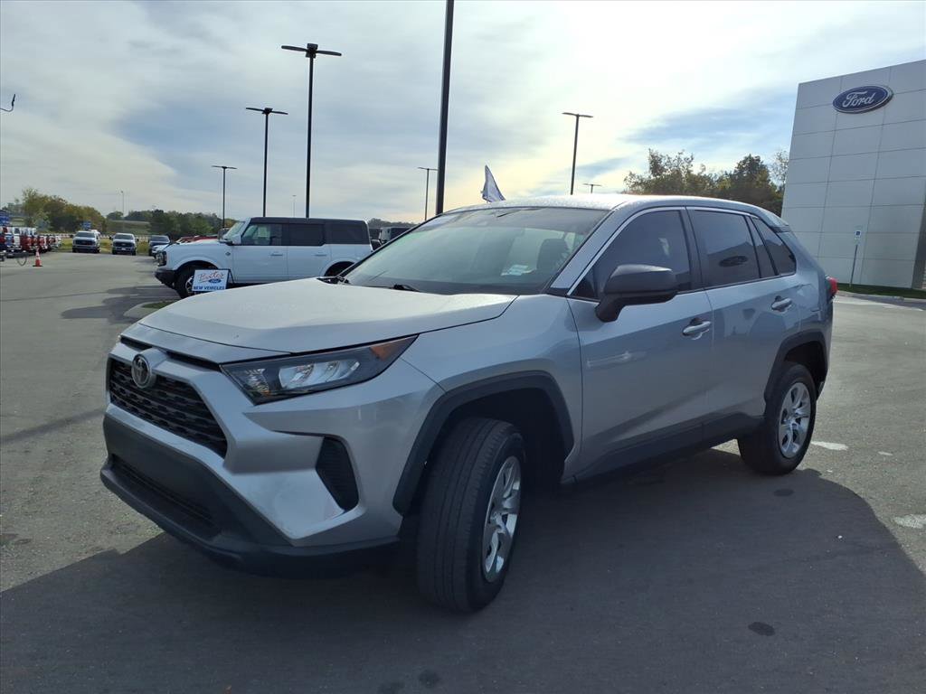 Used 2022 Toyota RAV4 LE image 7