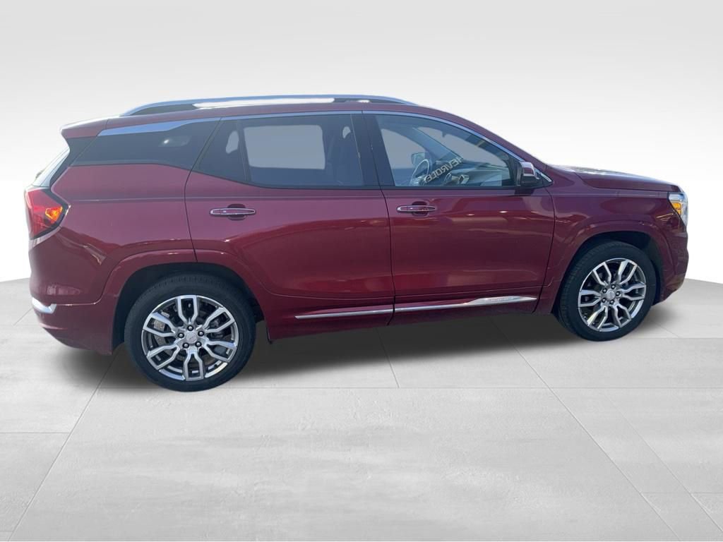 Used 2023 GMC Terrain Denali w/ Denali Premium Package image 9