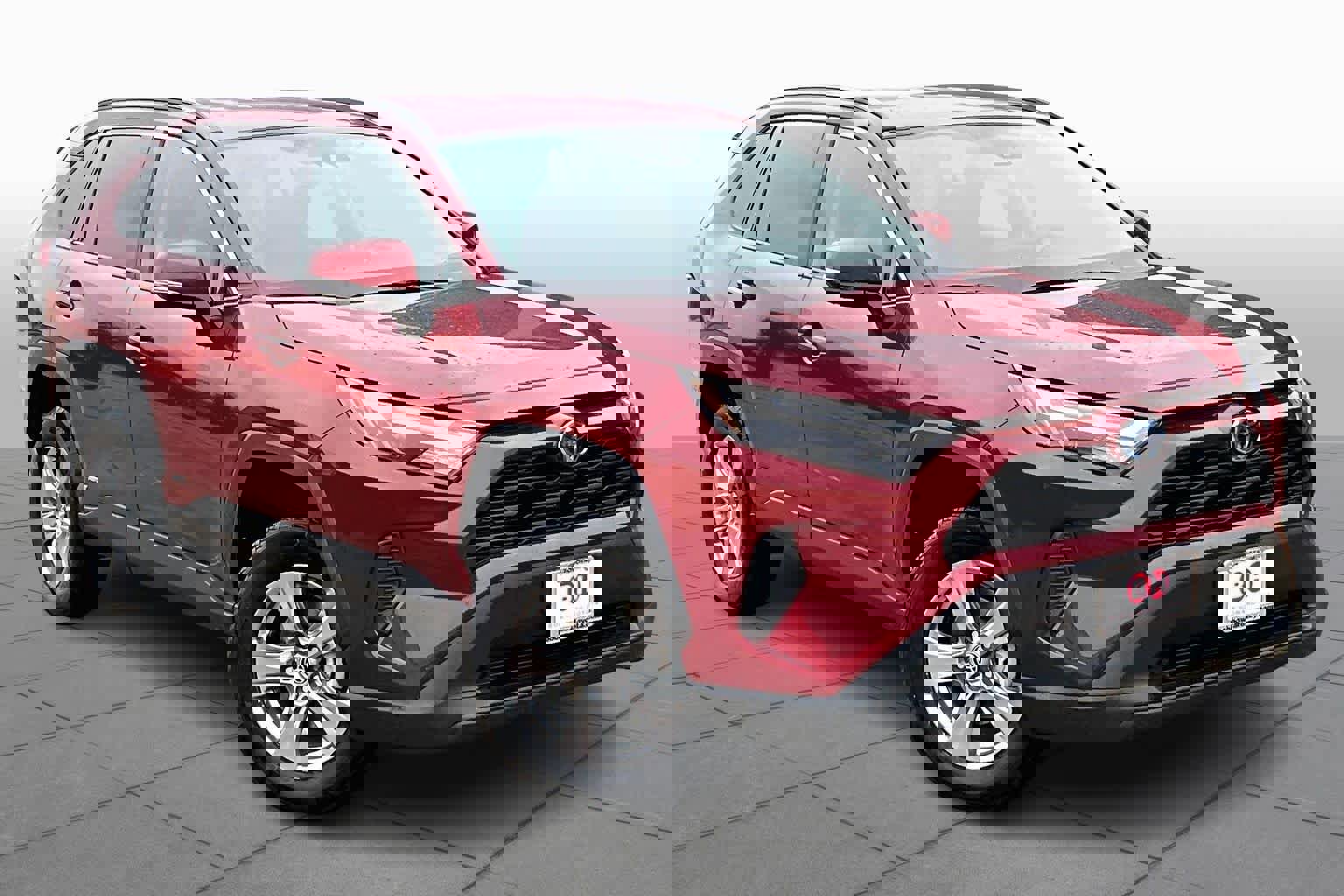 Used 2022 Toyota RAV4 XLE image 2