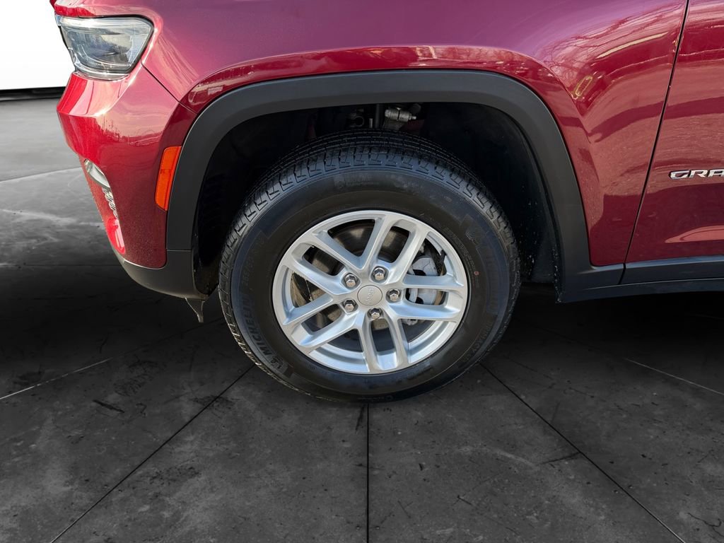 Used 2024 Jeep Grand Cherokee Laredo X w/ Trailer Tow Package image 14