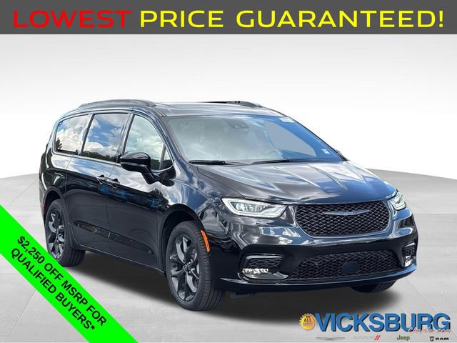 New 2026 Chrysler Pacifica Limited w/ S Appearance Package image 1