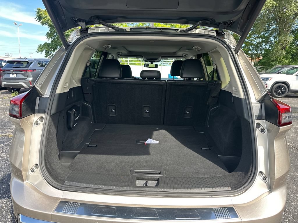 Used 2024 Nissan Rogue Platinum AWD/4WD image 22