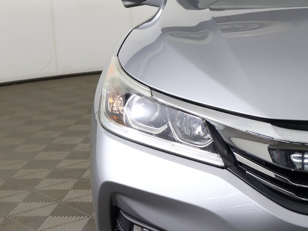 Used 2017 Honda Accord EX image 10