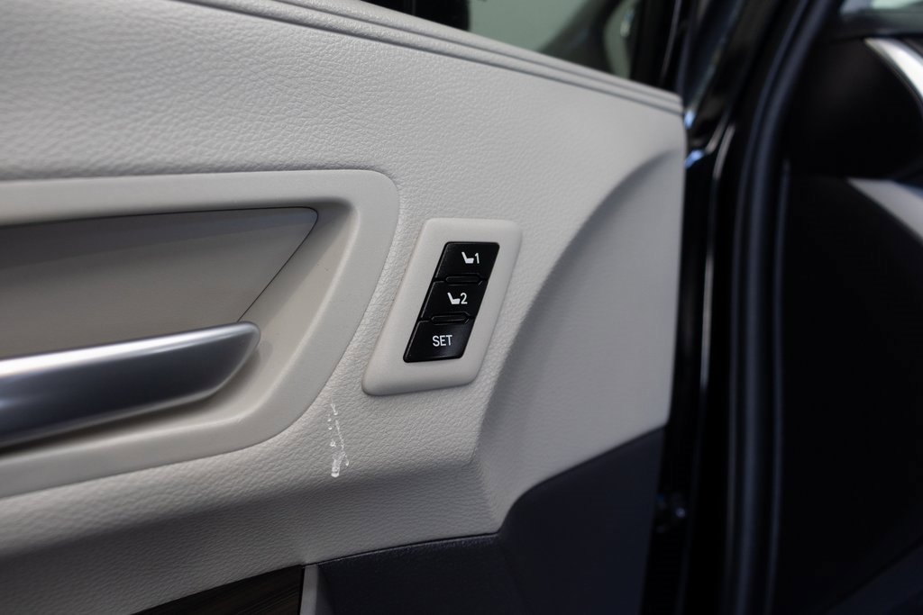 Used 2024 Toyota Sienna Limited image 15
