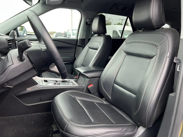 Certified 2024 Ford Explorer XLT w/ Equipment Group 202A AWD/4WD image 3