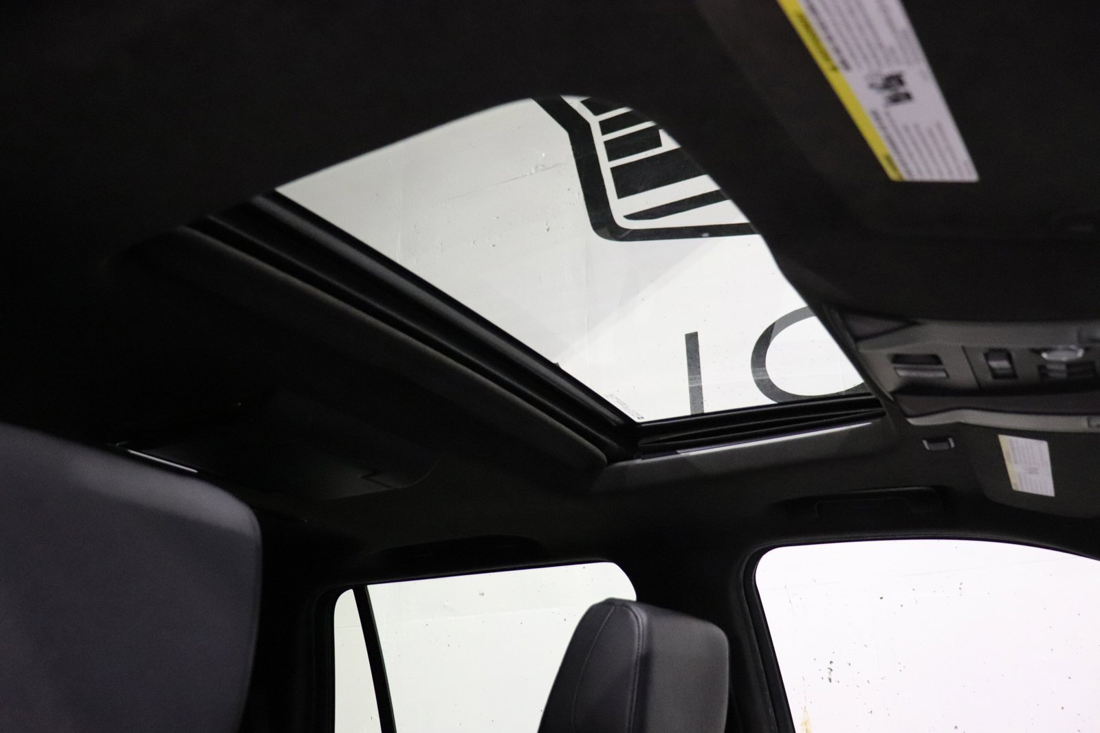 Used 2015 Cadillac Escalade Platinum image 16