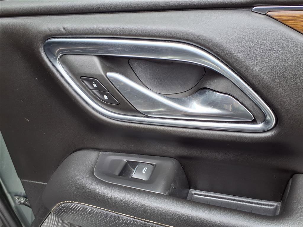 Used 2023 Chevrolet Suburban Premier image 23