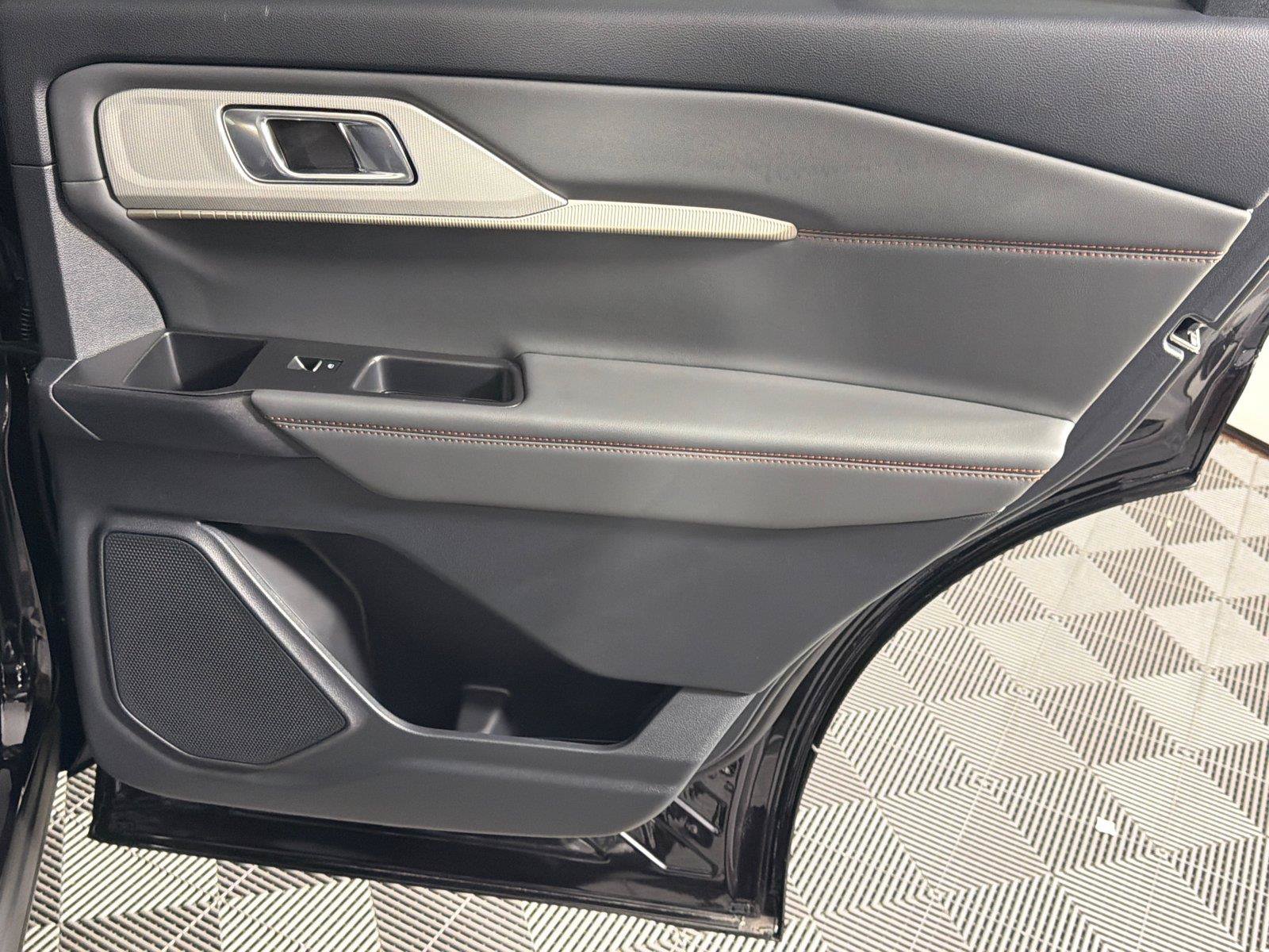 Used 2026 Ford Explorer Active RWD image 16