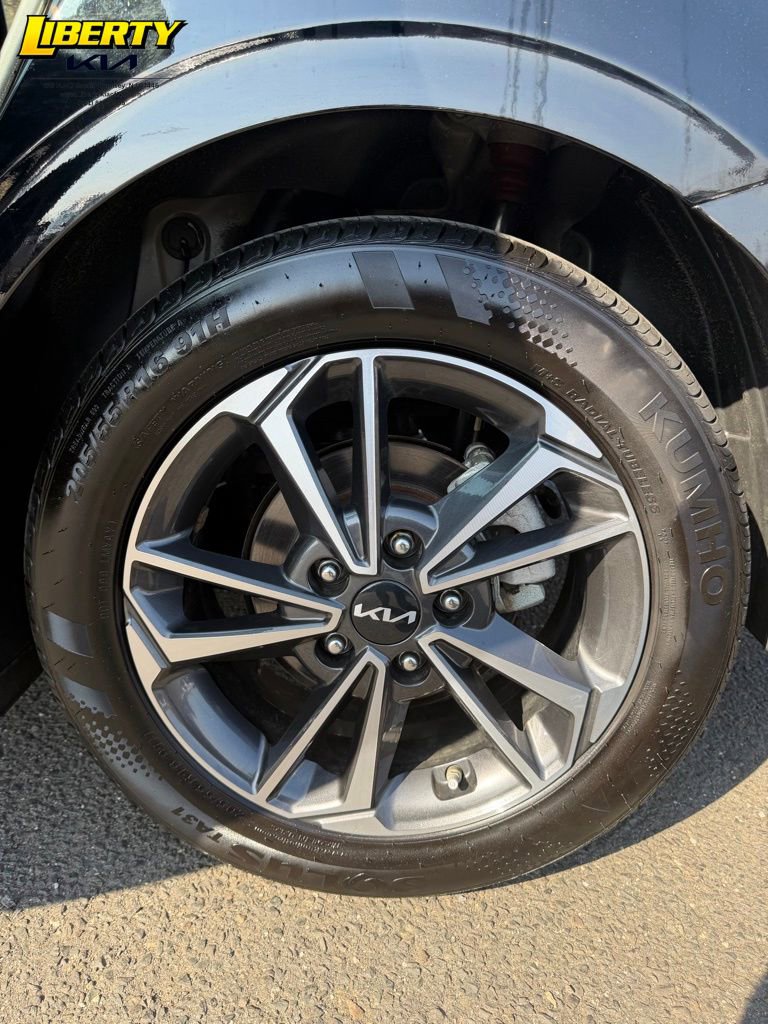 Used 2024 Kia Forte LXS image 15