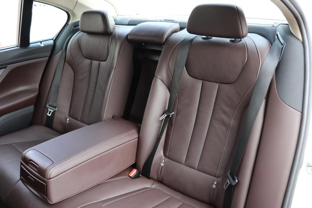 Used 2016 BMW 740i RWD image 21