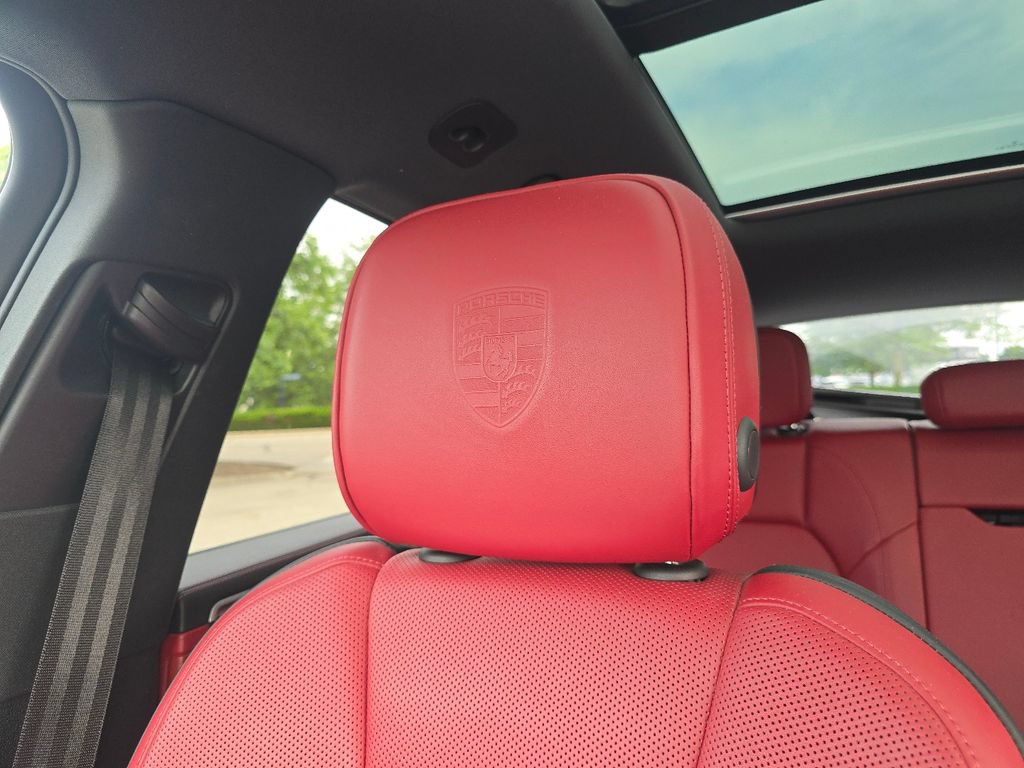 Used 2023 Porsche Macan Turbo AWD/4WD image 27