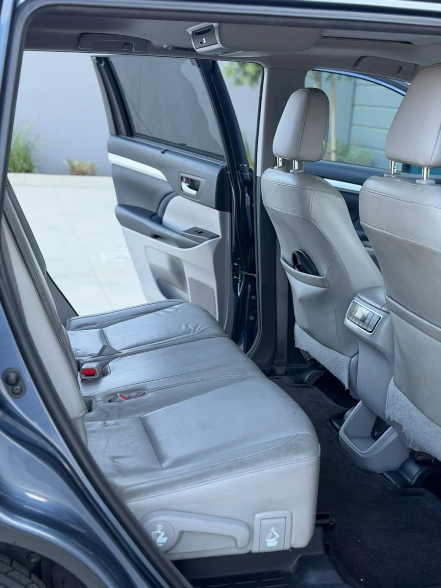 Used 2014 Toyota Highlander XLE FWD image 15