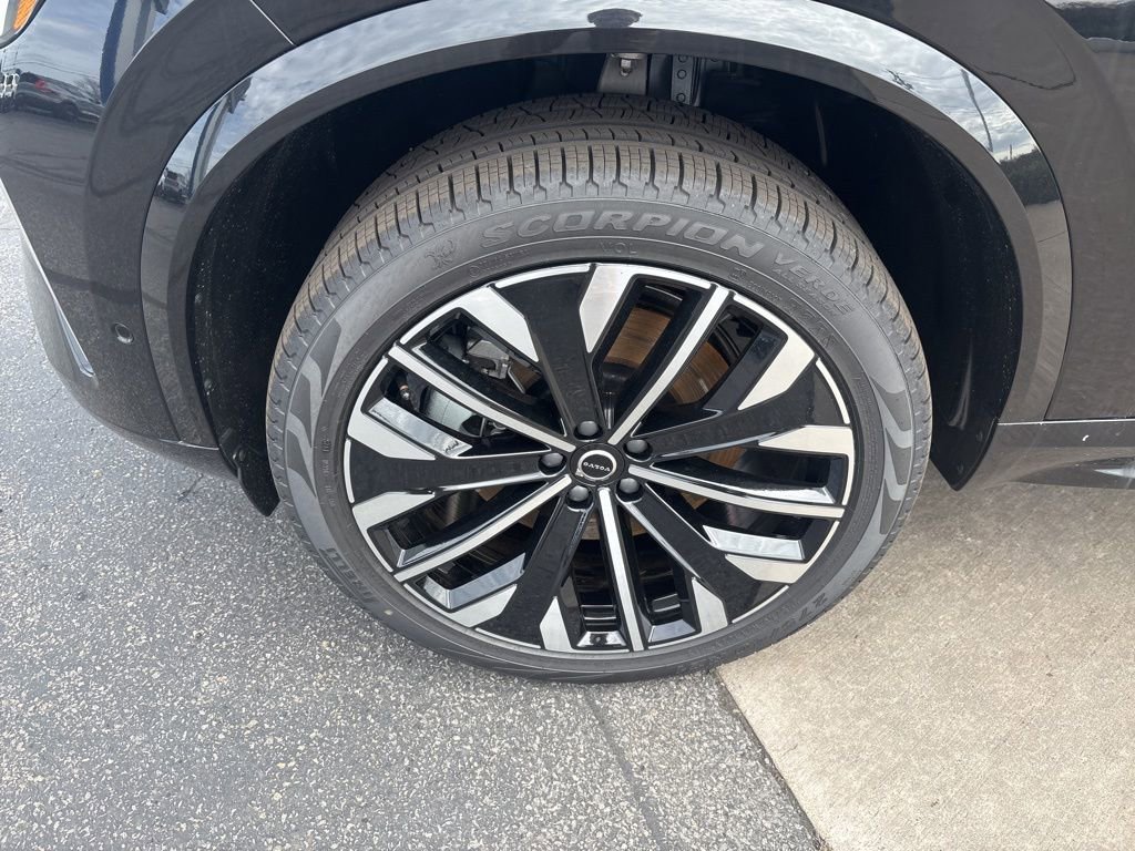 New 2026 Volvo XC90 T8 Ultra w/ Protection Package Premier image 13