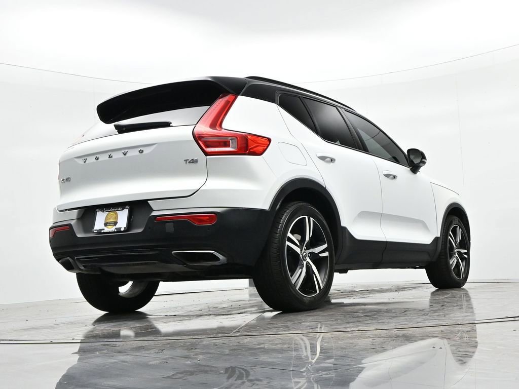 Used 2020 Volvo XC40 T4 R-Design image 23