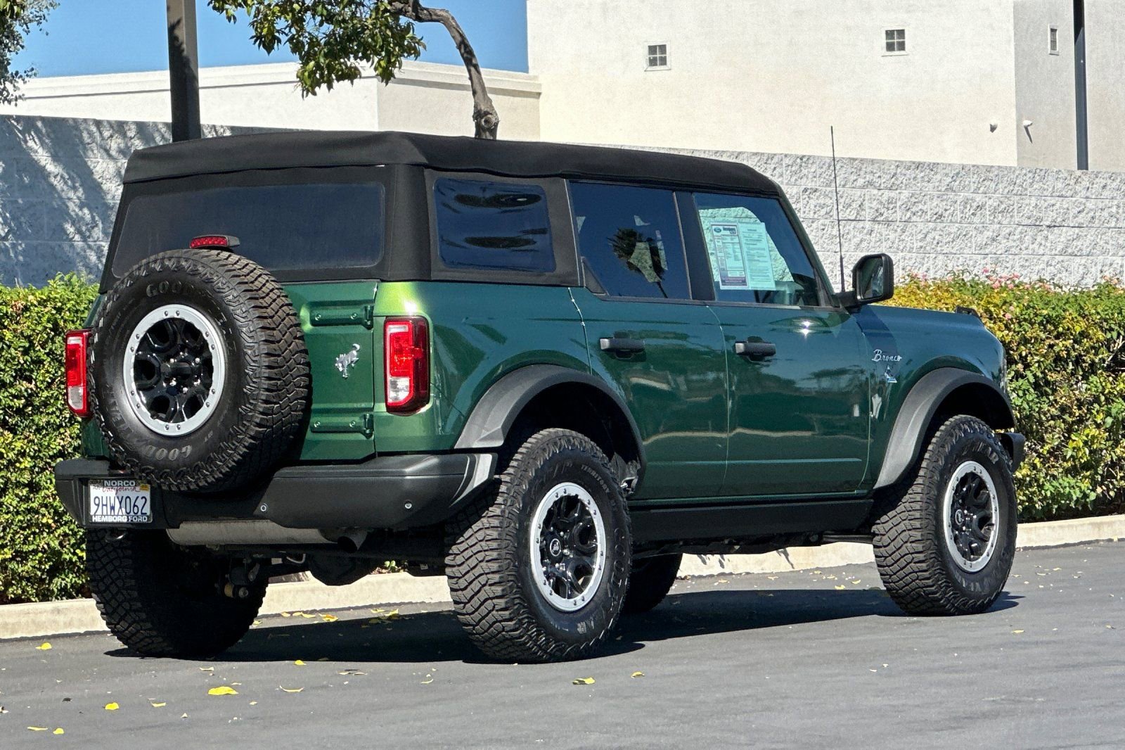 Used 2023 Ford Bronco Black Diamond w/ Sasquatch Package image 4