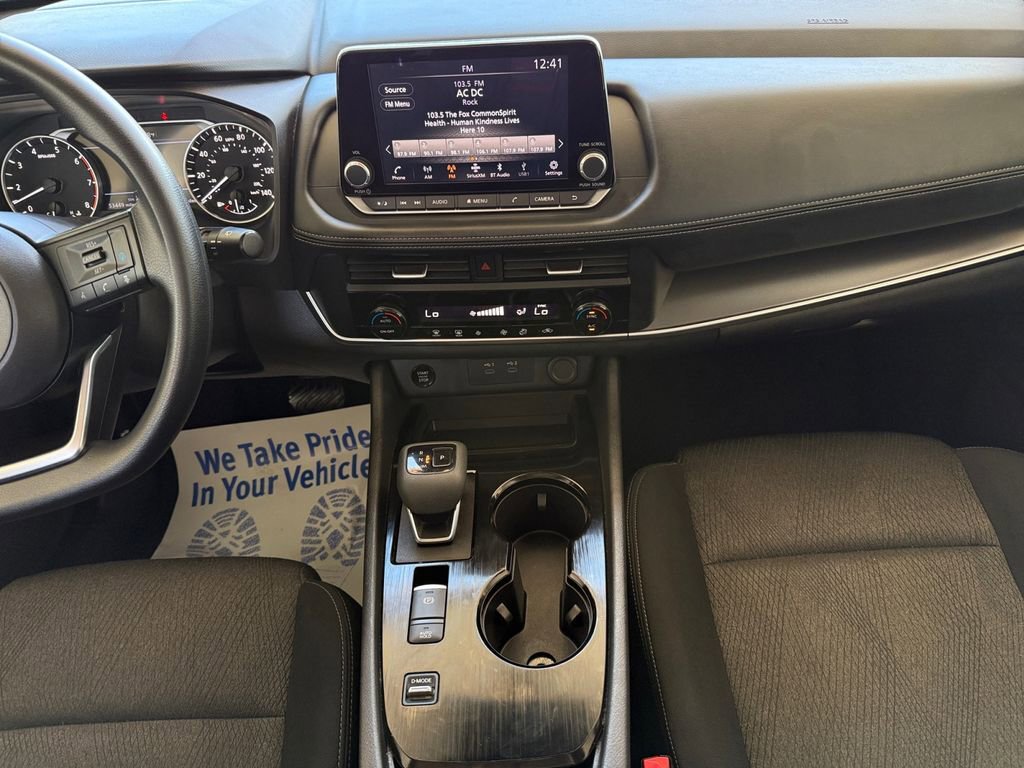 Used 2024 Nissan Rogue SV FWD image 11