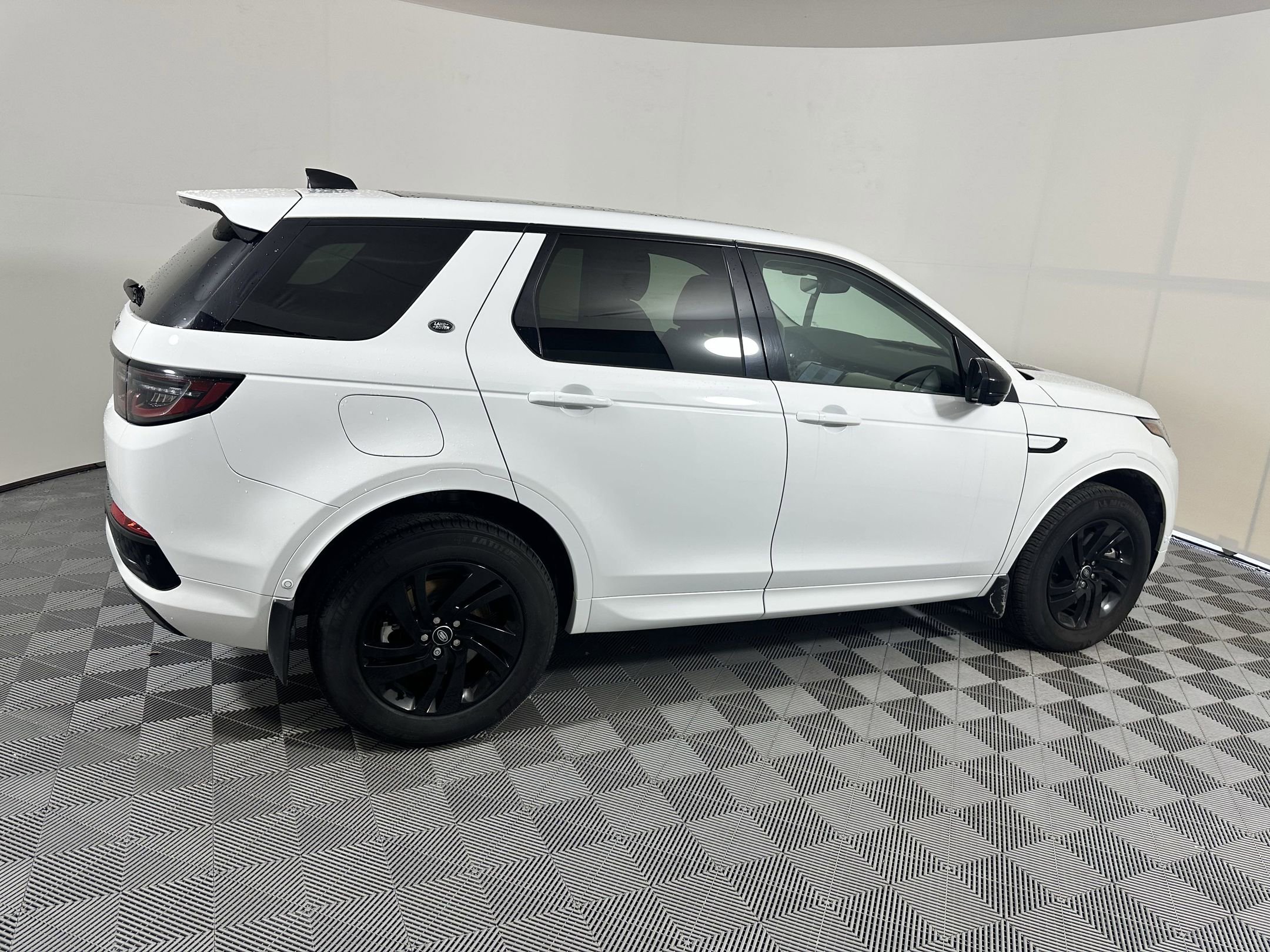 Certified 2025 Land Rover Discovery Sport S image 19