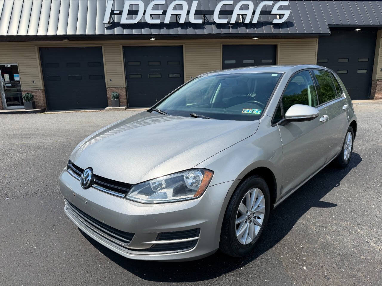 Used 2015 Volkswagen Golf S FWD image 1