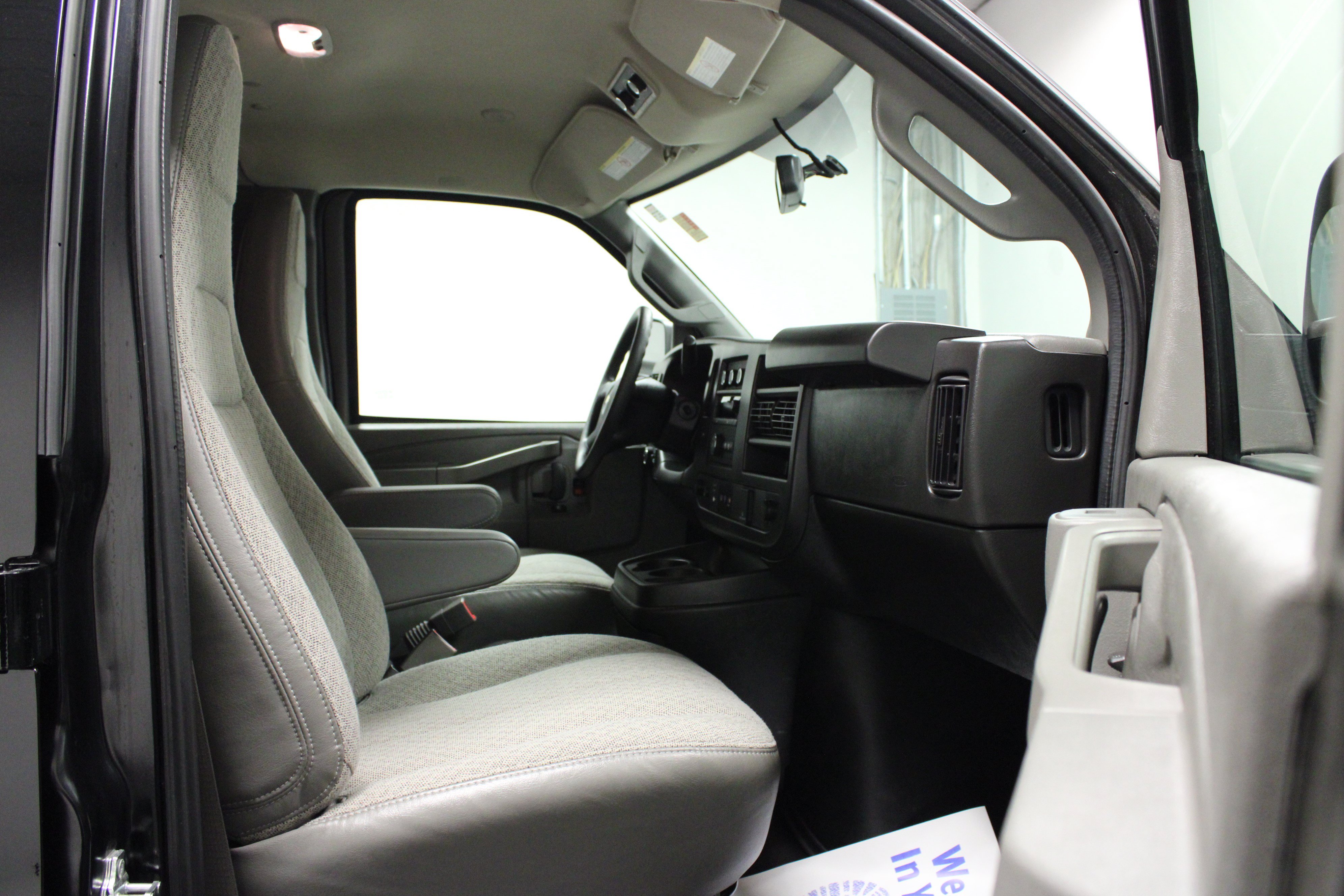 Used 2025 Chevrolet Express 3500 LS RWD image 16