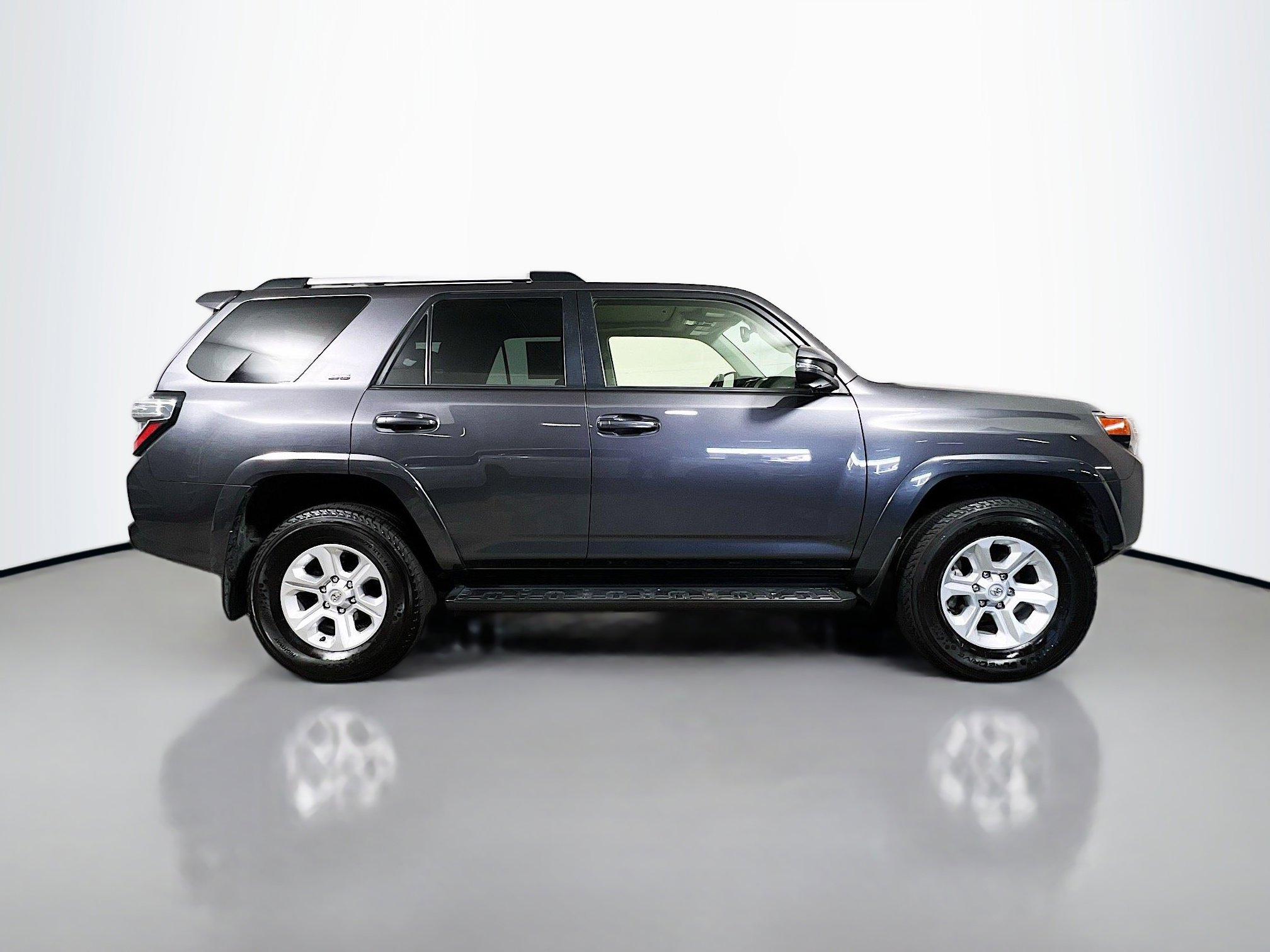 Used 2023 Toyota 4Runner SR5 Premium image 3