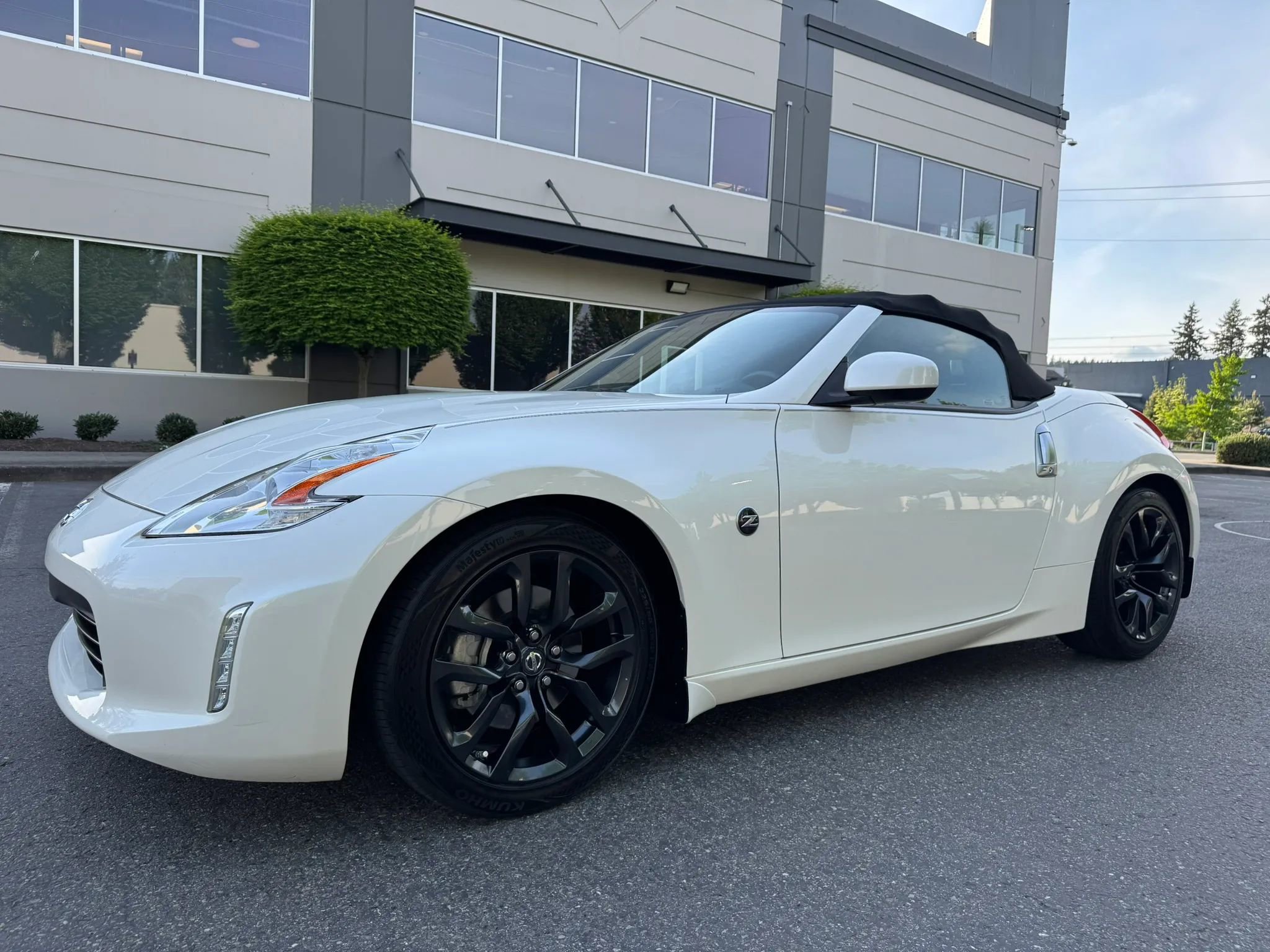 Used 2015 Nissan 370Z Roadster RWD image 5