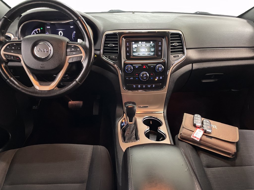 Used 2017 Jeep Grand Cherokee Laredo w/ Quick Order Package 23E AWD/4WD image 2