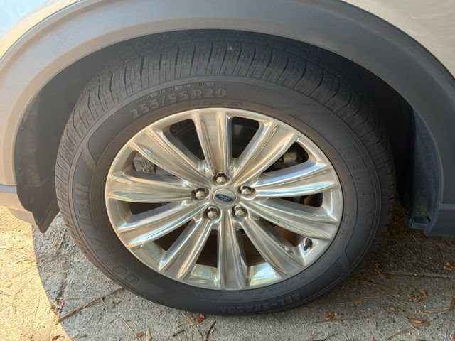 Used 2021 Ford Explorer Limited w/ Equipment Group 301A RWD image 12