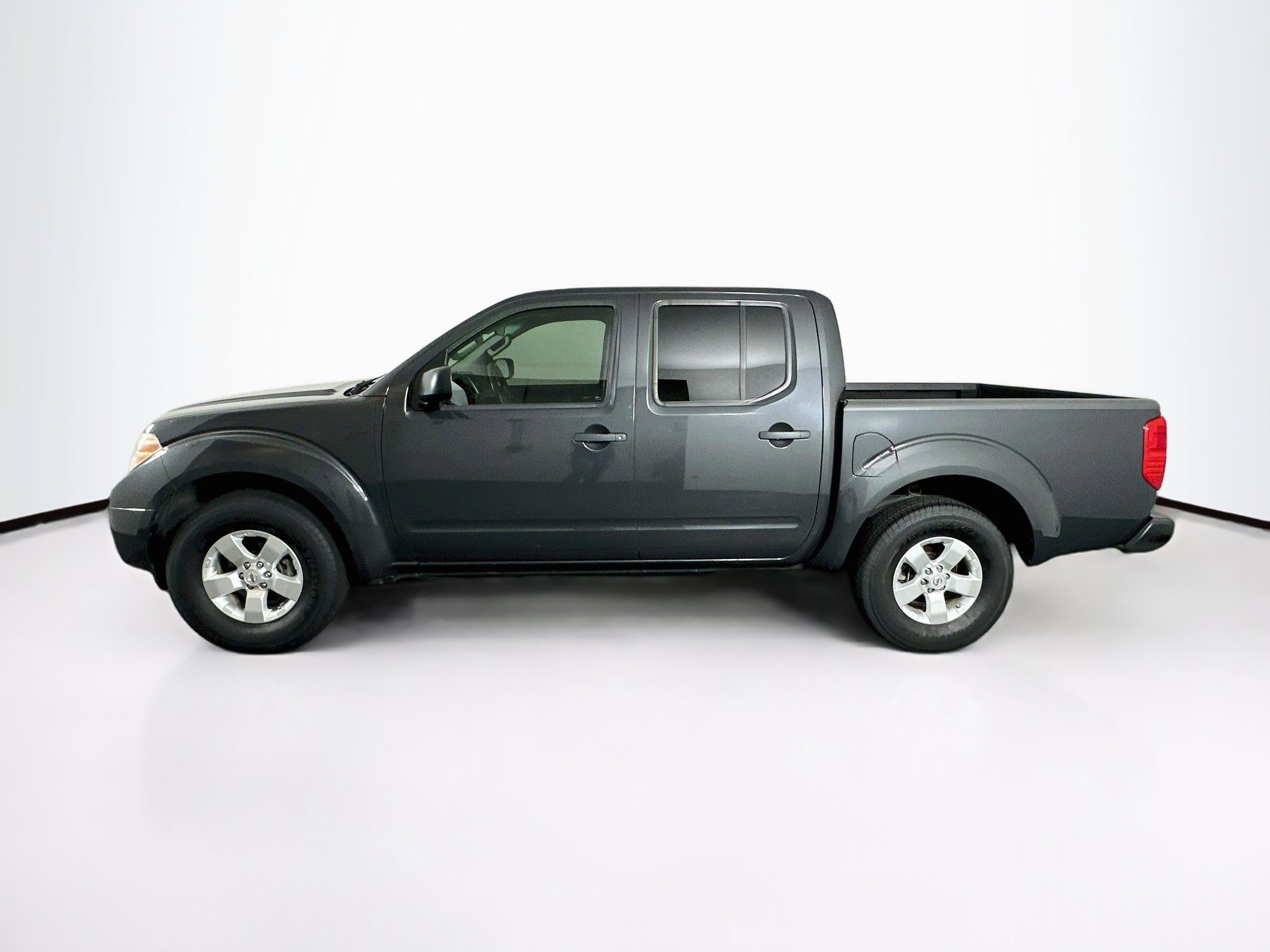 Used 2012 Nissan Frontier SV RWD image 4