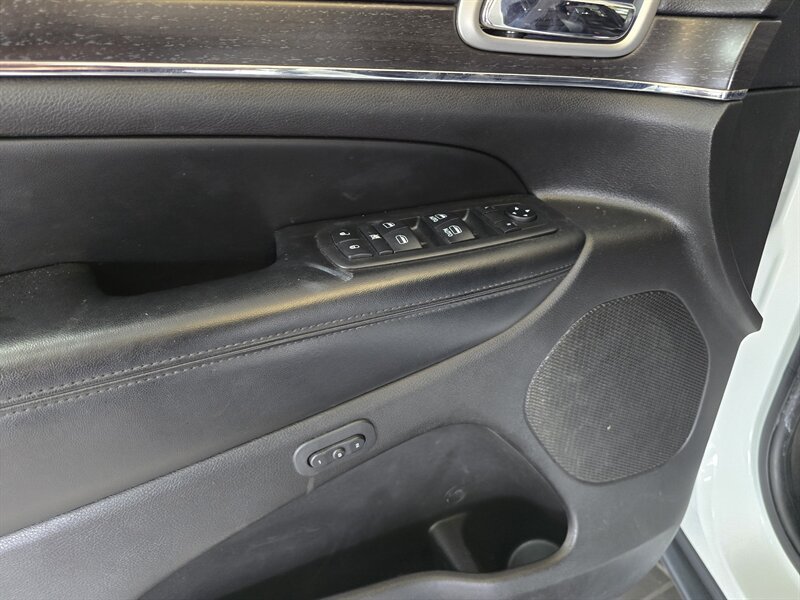 Used 2018 Jeep Grand Cherokee Limited AWD/4WD image 17