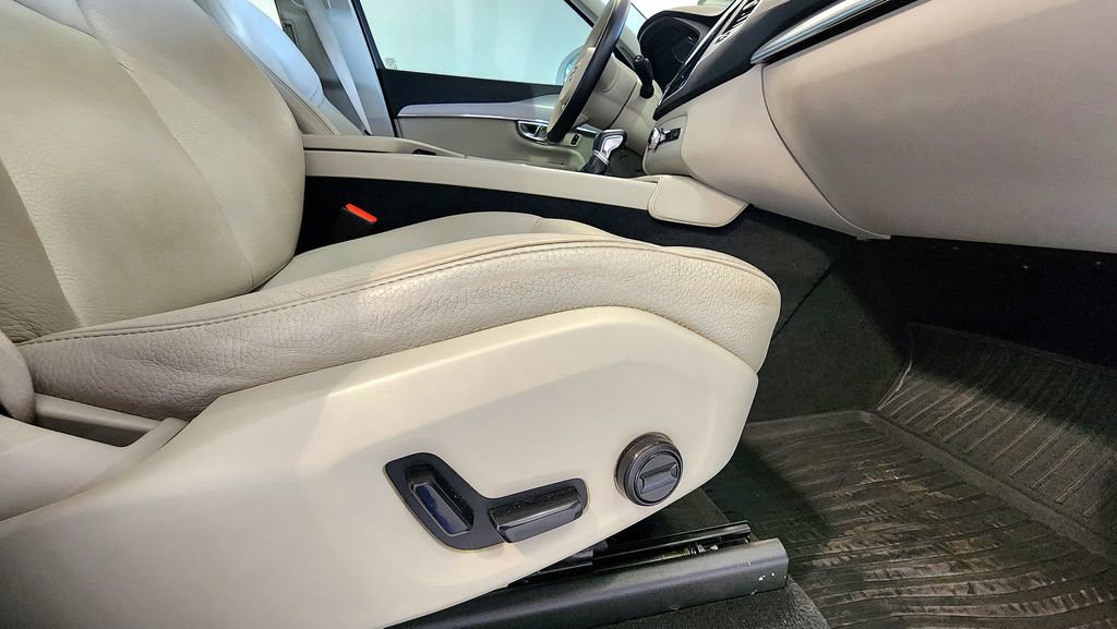 Used 2021 Volvo XC90 T5 Momentum w/ Climate Package AWD/4WD image 65