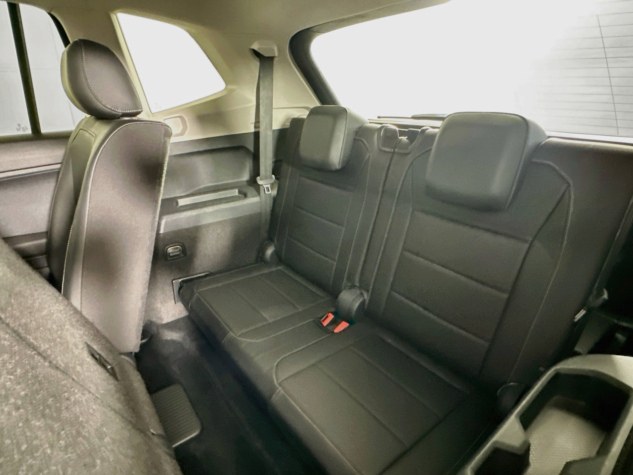 Used 2018 Volkswagen Tiguan SEL FWD image 29