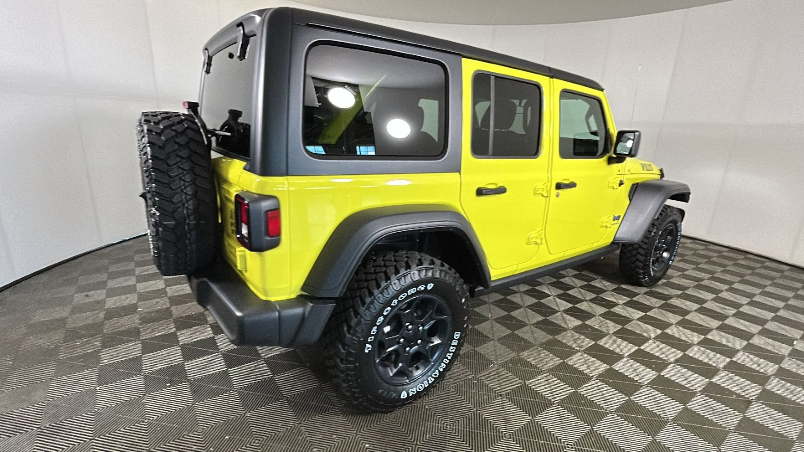 Used 2023 Jeep Wrangler Unlimited w/ Cold Weather Group AWD/4WD video 3