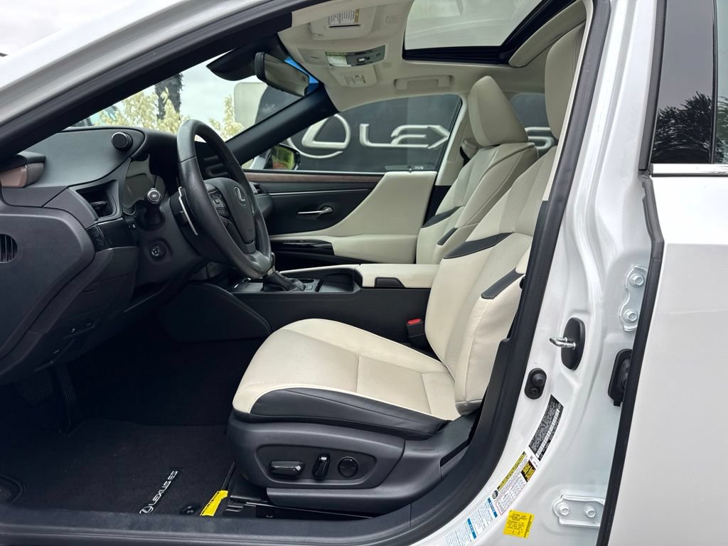 Certified 2023 Lexus ES 250 w/ Premium Package AWD/4WD image 4