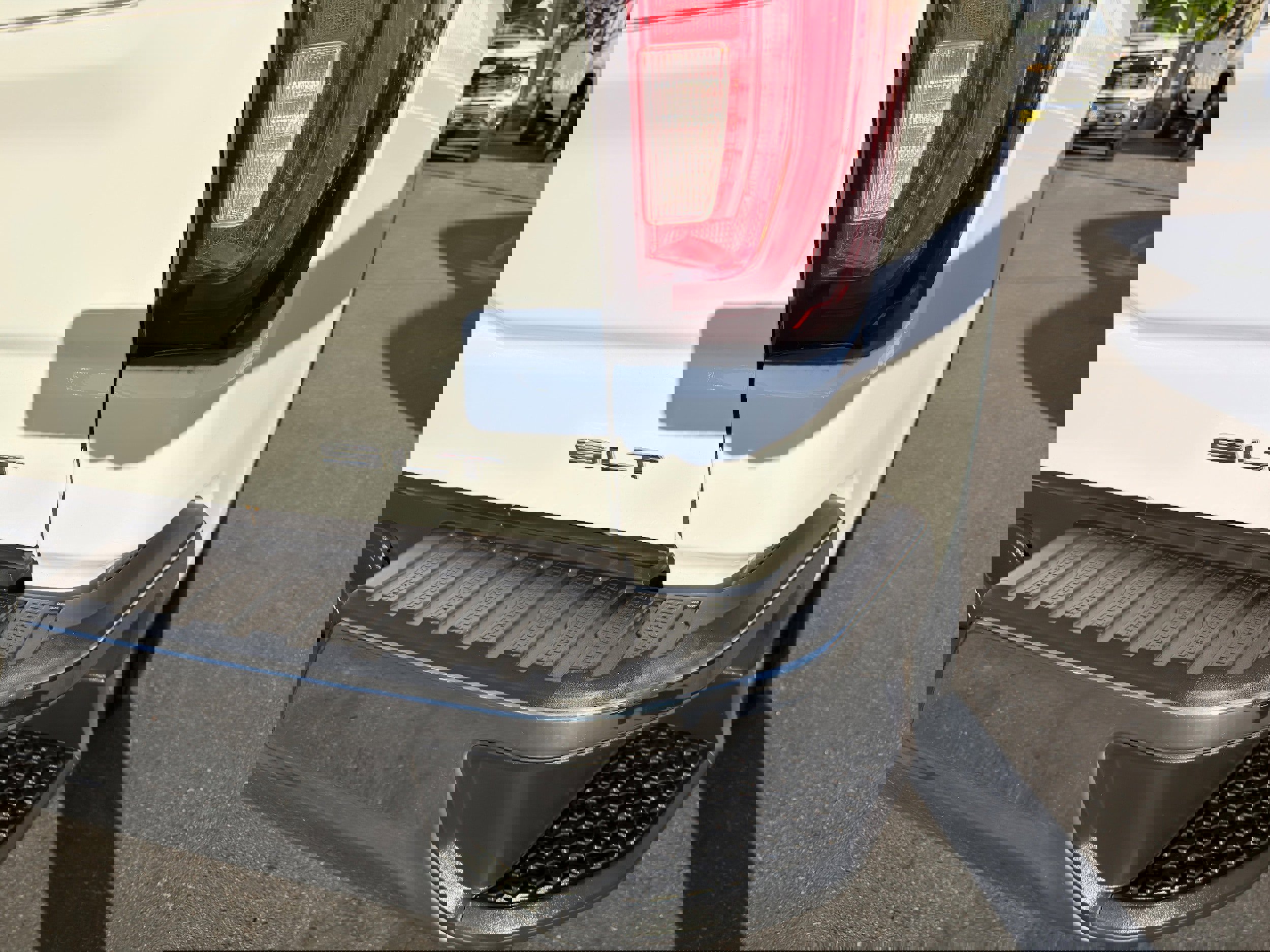 Used 2024 GMC Sierra 1500 SLT image 46