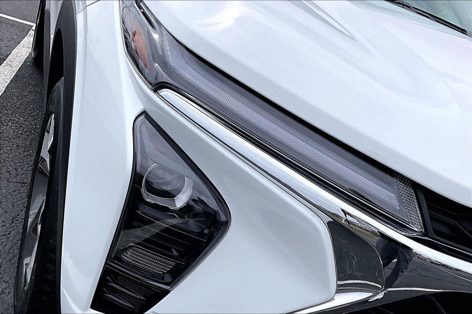 Used 2025 Chevrolet Trax LT FWD image 30