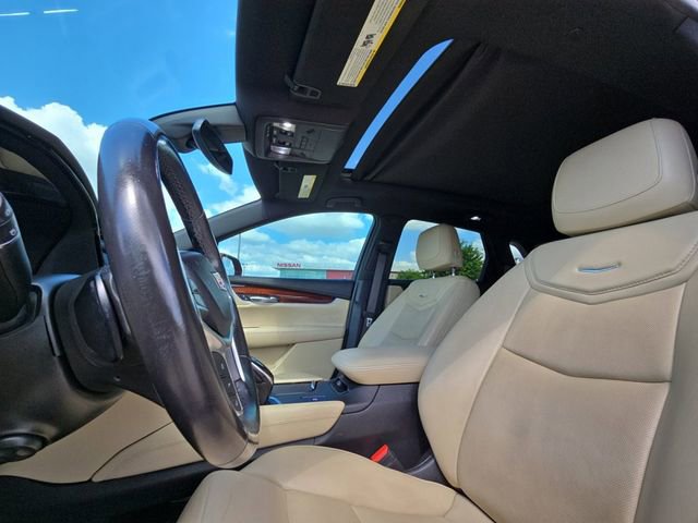 Used 2018 Cadillac XT5 Luxury w/ Driver Awareness Package FWD image 7