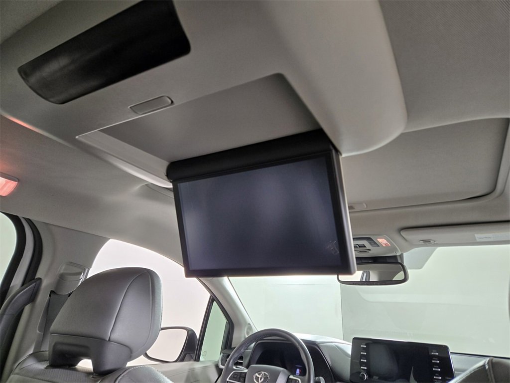 Used 2022 Toyota Sienna XLE image 21