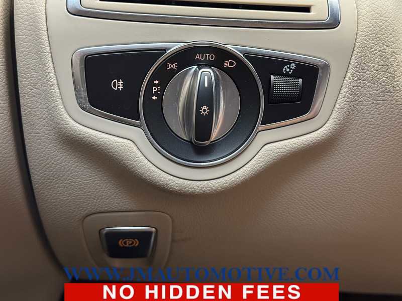 Used 2019 Mercedes-Benz C 300 4MATIC Sedan image 34