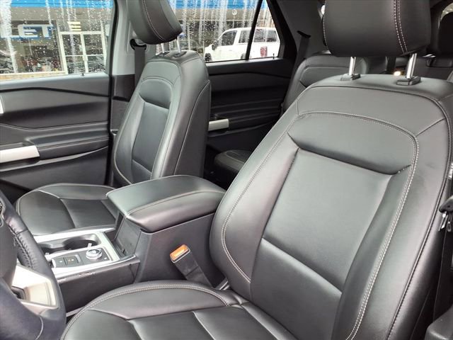Used 2022 Ford Explorer XLT w/ Equipment Group 202A image 7