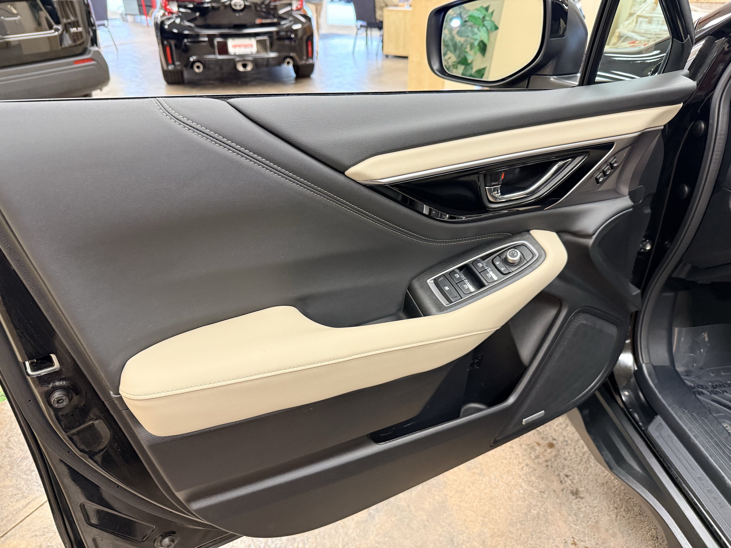 Used 2025 Subaru Outback Limited AWD/4WD image 7