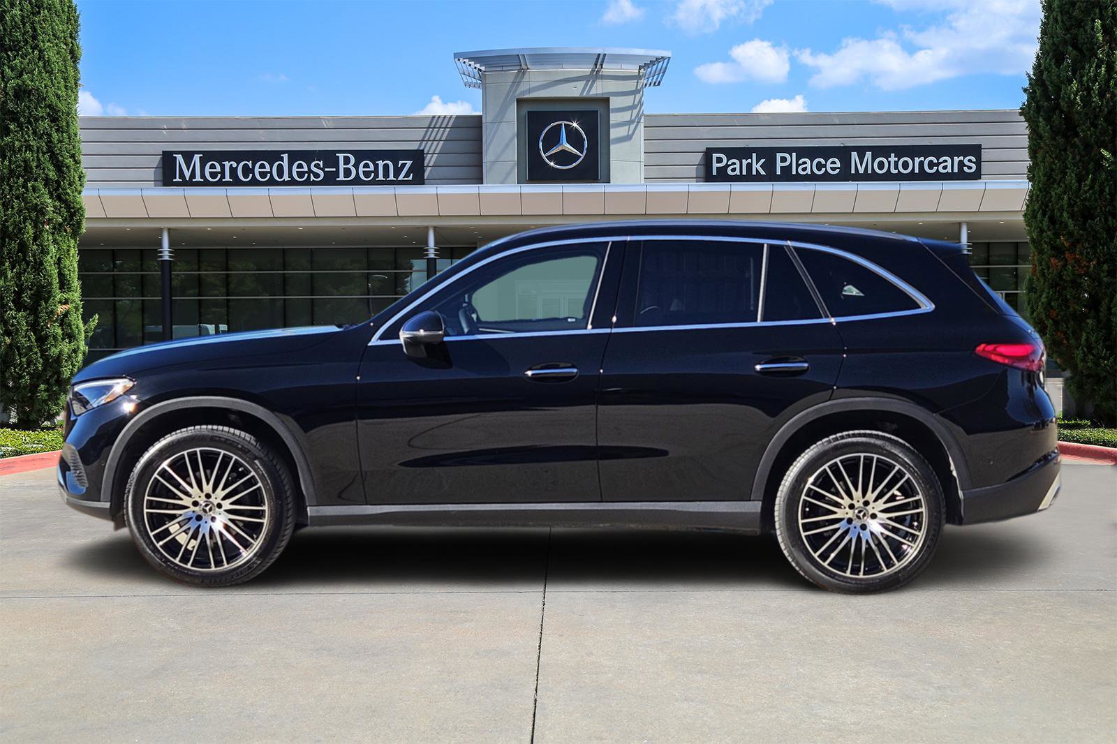 Certified 2025 Mercedes-Benz GLC 300 image 3