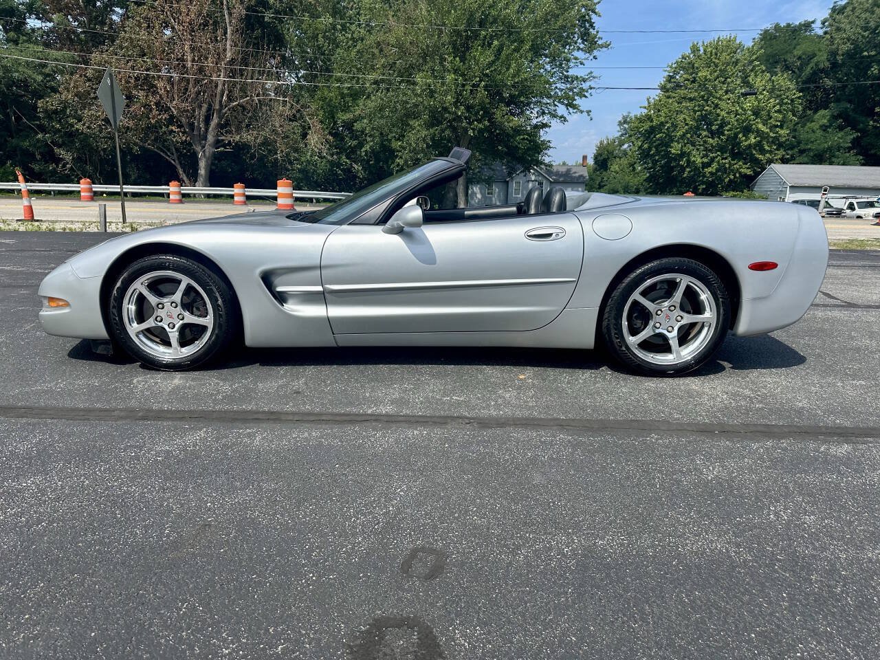 Used 2001 Chevrolet Corvette Convertible w/ Preferred Equipment Group2 RWD image 3