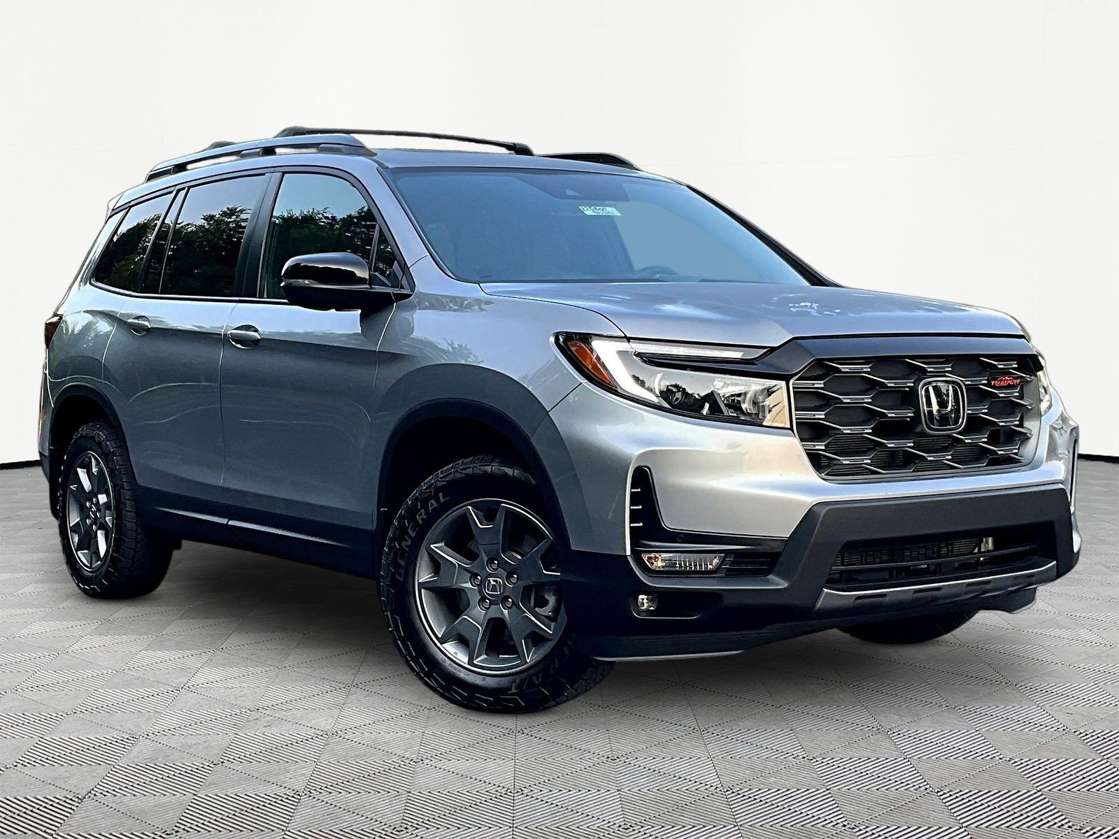 Used 2025 Honda Passport TrailSport image 3